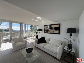 4455 Los Feliz Blvd in Los Angeles, CA - Building Photo - Building Photo