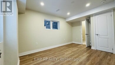 290 Woodbine Ave in Kitchener, ON - Building Photo - Building Photo