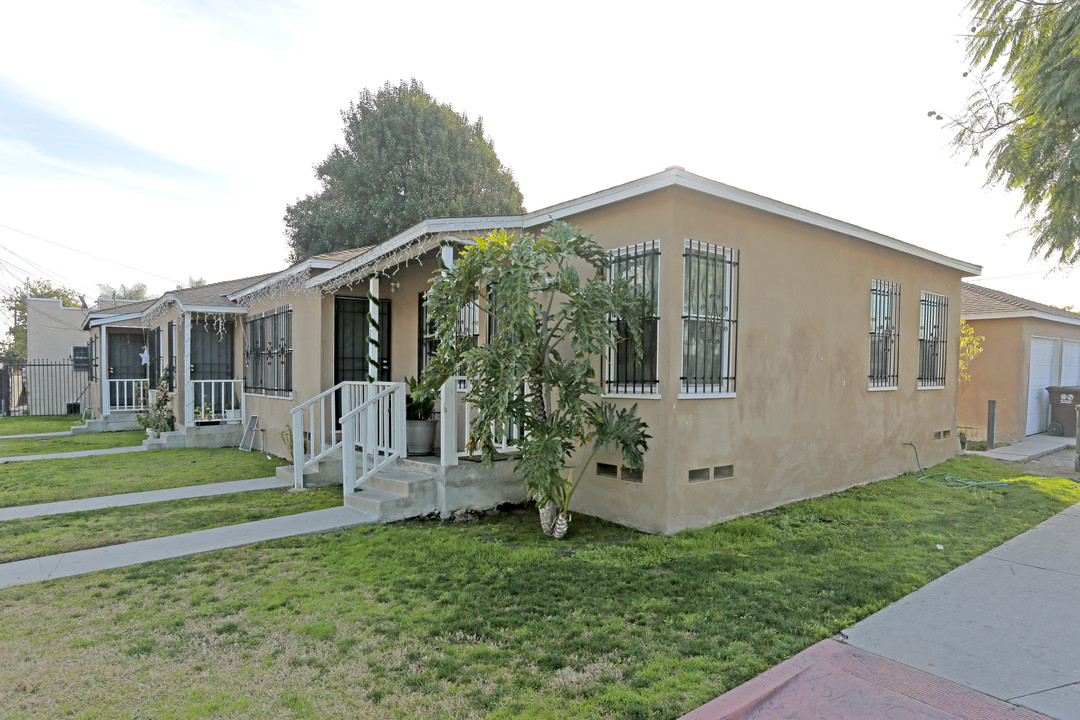 100 E Myrrh St in Compton, CA - Foto de edificio