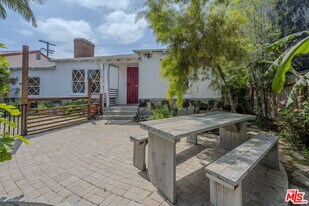 11924 Tennessee Pl in Los Angeles, CA - Building Photo