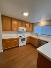 2525 Tamarisk Dr in Santa Rosa, CA - Building Photo - Building Photo
