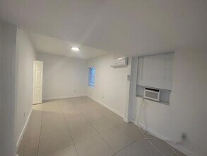 919 2nd St, Unit 3 in West Palm Beach, FL - Building Photo - Building Photo