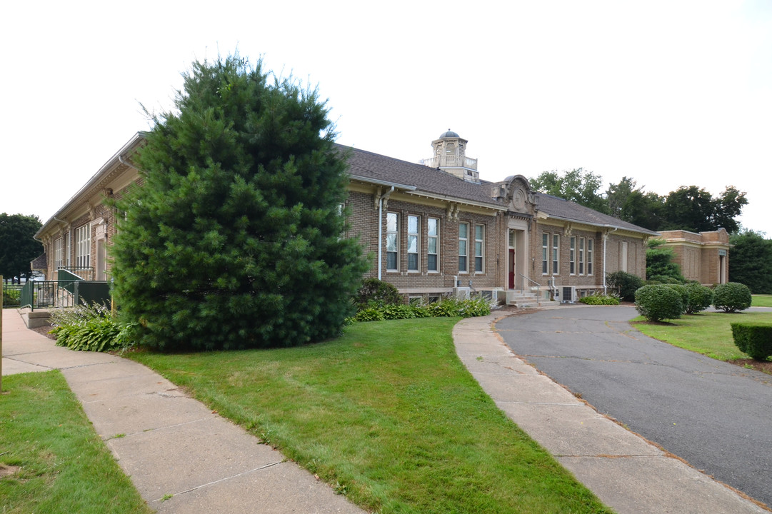 John Fitch Court Apartments in Windsor, CT - Building Photo