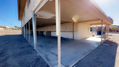 3181 Kearsage Dr, Unit 4 in Lake Havasu City, AZ - Building Photo - Building Photo