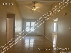 7639 Windsor Oaks in San Antonio, TX - Building Photo - Building Photo