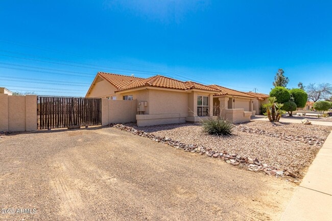 10185 E Becker Ln in Scottsdale, AZ - Building Photo - Building Photo