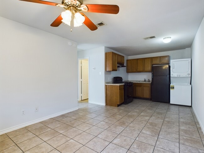 1904 Finfeather Rd in Bryan, TX - Building Photo - Building Photo