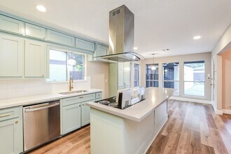 11818 Oakcroft Dr in Houston, TX - Foto de edificio - Building Photo