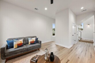 2309 Montopolis Dr in Austin, TX - Building Photo - Building Photo