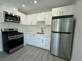 11517 Balboa Blvd in Los Angeles, CA - Building Photo