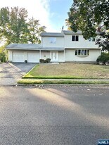 517 Fordham Pl in Paramus, NJ - Building Photo