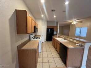 8000 Dancing Sunset Ct in Las Vegas, NV - Building Photo - Building Photo