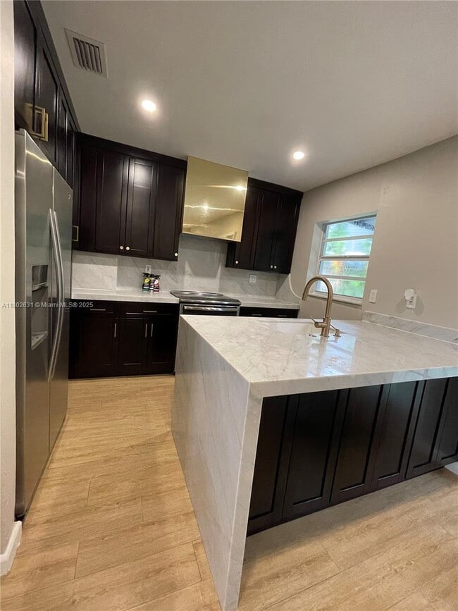8005 SW 63rd Pl in Miami, FL - Building Photo - Building Photo