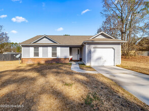 2652 Idlebrook Cir in Midway Park, NC - Building Photo - Building Photo