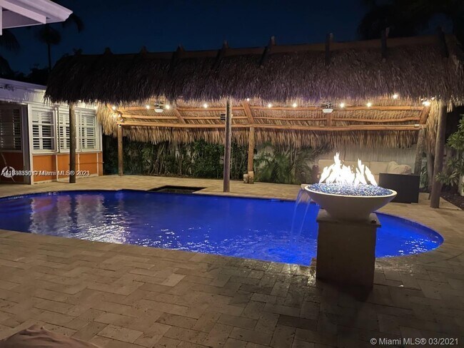1309 Funston St in Hollywood, FL - Foto de edificio - Building Photo