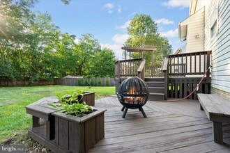 2230 Community Dr in Waldorf, MD - Foto de edificio - Building Photo