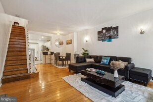 1124 Christian St in Philadelphia, PA - Building Photo