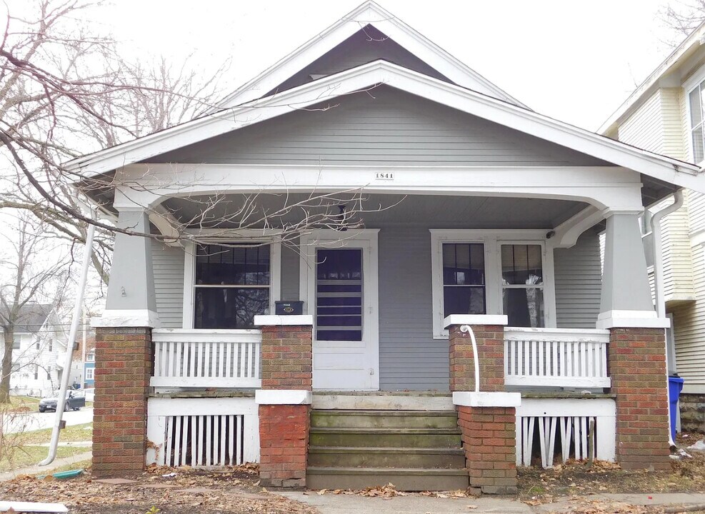 1841 Grande Ave SE in Cedar Rapids, IA - Building Photo