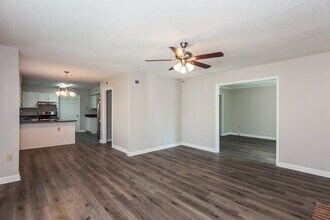 9313 Fairmead Dr in Charlotte, NC - Foto de edificio - Building Photo