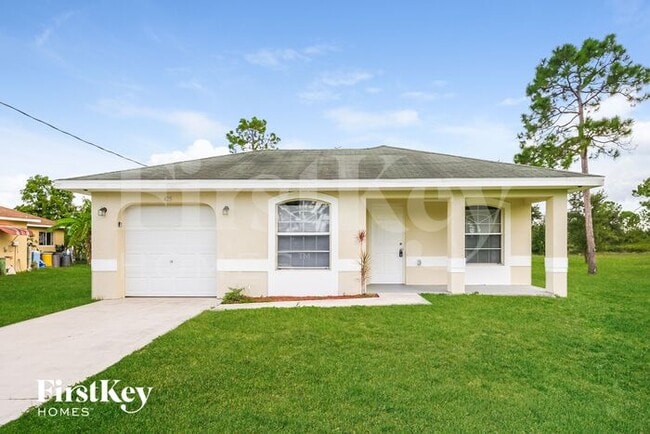 425 Vanetta Dr in Lehigh Acres, FL - Building Photo - Building Photo