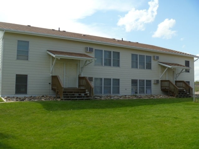 West View Apartments in Williston, ND - Building Photo