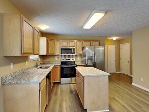 154 Azure View Ct in Maineville, OH - Building Photo - Building Photo