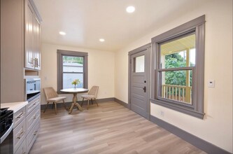1716 T St in Sacramento, CA - Building Photo - Building Photo