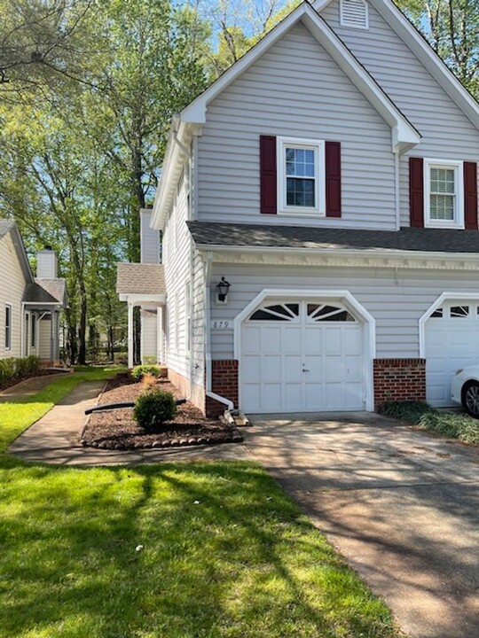 879 Rivanna River Reach in Chesapeake, VA - Building Photo