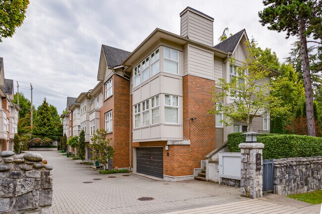 6508-6638 Arbutus St in Vancouver, BC - Building Photo - Building Photo