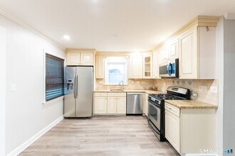 122 Oberlin Rd in Hamden, CT - Foto de edificio - Building Photo