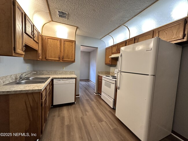 1114 W Romaine Cir in Jacksonville, FL - Building Photo - Building Photo