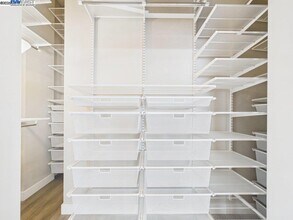 1001 46th St in Emeryville, CA - Foto de edificio - Building Photo