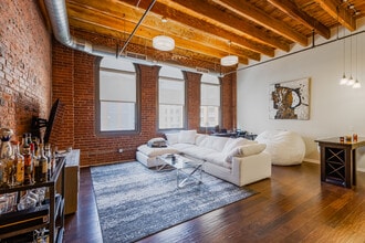Aria Cultural District Lofts in Pittsburgh, PA - Foto de edificio - Interior Photo