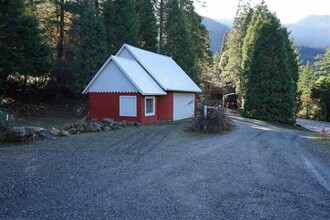 35940 Ca-96 in Klamath River, CA - Building Photo - Building Photo