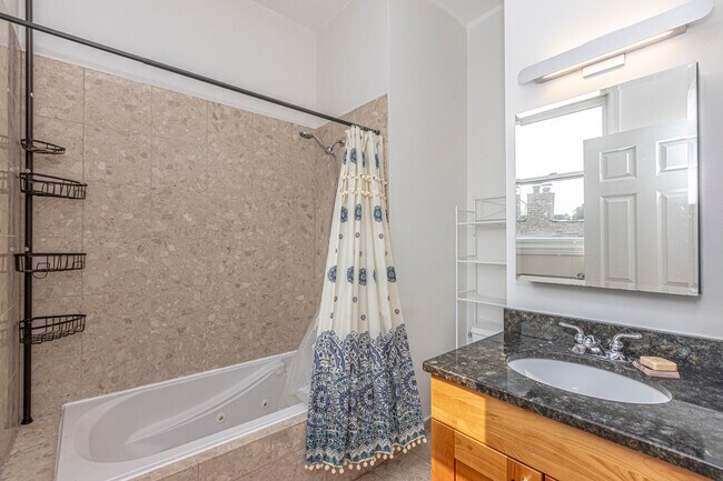 2616 W Rice St in Chicago, IL - Building Photo - Building Photo