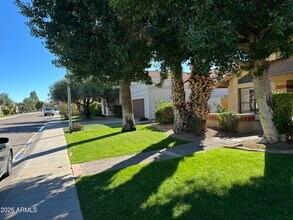 8377 E Thoroughbred Trail in Scottsdale, AZ - Building Photo - Building Photo