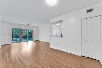 2464 Centergate Dr in Miramar, FL - Building Photo - Building Photo