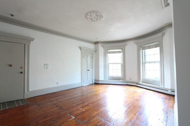 483 Massachusetts Ave, Unit 4 in Boston, MA - Building Photo - Building Photo