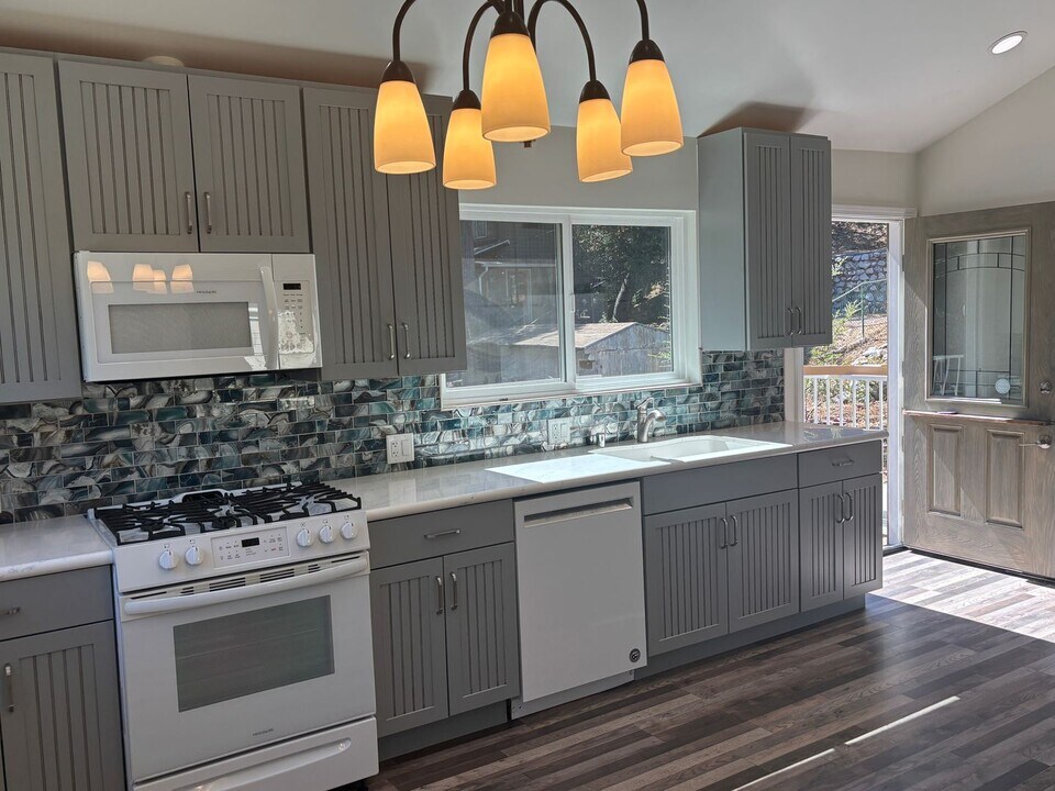 12544 Shafer Pl in Sylmar, CA - Building Photo