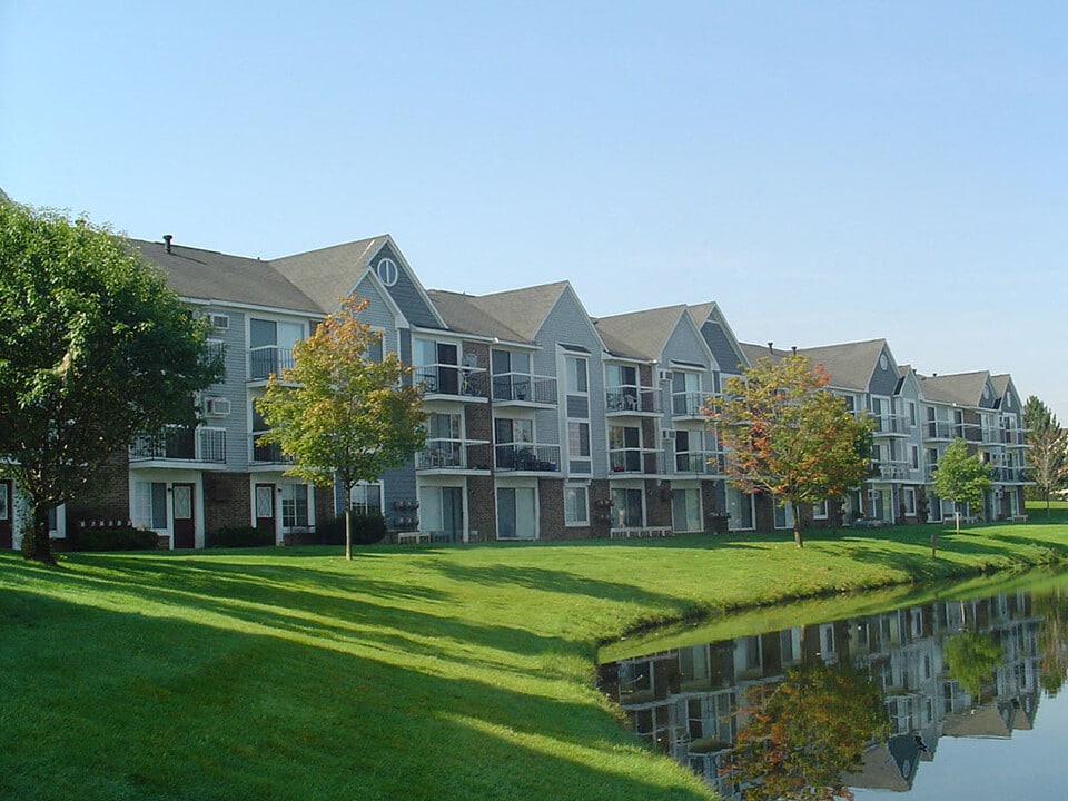 The Landings Apartments in Westland, MI - Building Photo