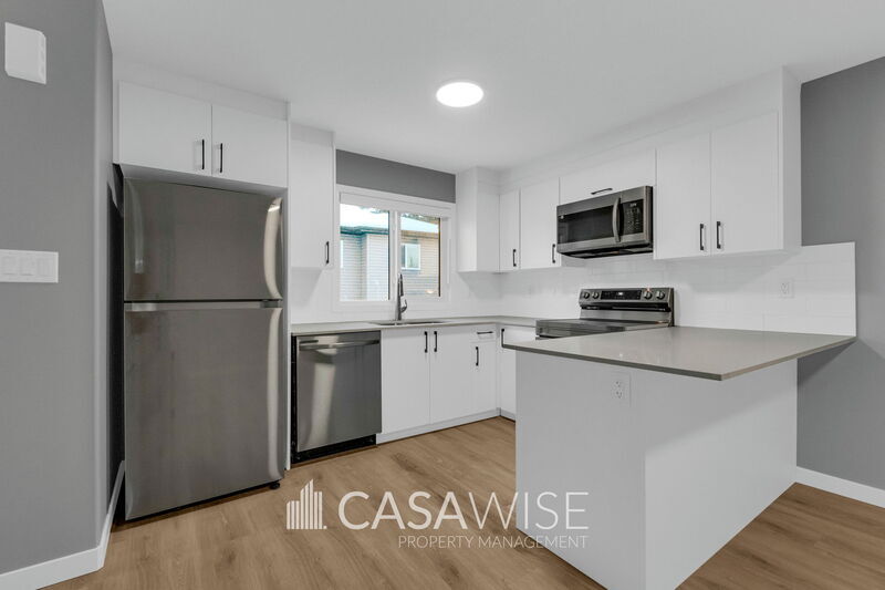 9350-9154 154 St in Edmonton, AB - Building Photo
