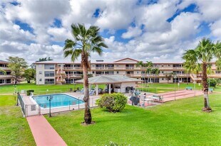 5300 Washington St in Hollywood, FL - Building Photo