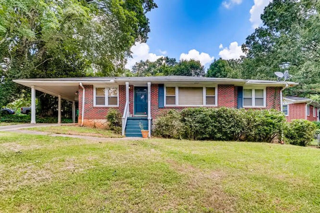 1379 Nalley Cir in Decatur, GA - Building Photo