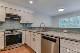 230 Haworth Pl in Franklin Township, NJ - Building Photo - Building Photo