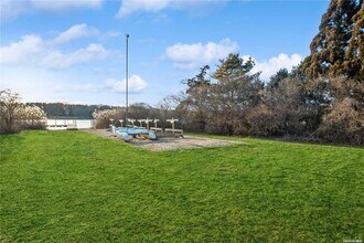 145 Olivers Cove Ln in Water Mill, NY - Building Photo - Building Photo