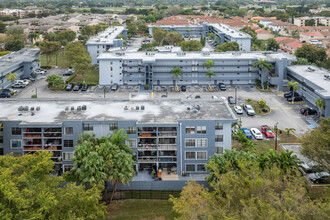 Kendale Gardens in Miami, FL - Building Photo - Building Photo