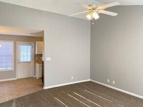 214 Kings Deer Dr in Clarksville, TN - Foto de edificio - Building Photo