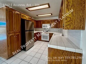1542 E Alluvial Ave in Fresno, CA - Building Photo - Building Photo