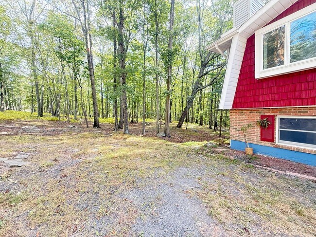 4344 Pne Rdg Dr in Bushkill, PA - Building Photo - Building Photo