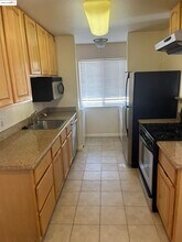 2207 Lakeview Cir in Pittsburg, CA - Building Photo - Building Photo